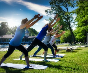 Ingyenes jóga a Hévízi-tó partján Hévíz