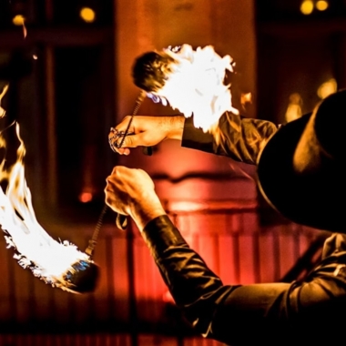 Jégpálya megnyitó: Tűzzsonglőr előadás és szikrashow Esztergom