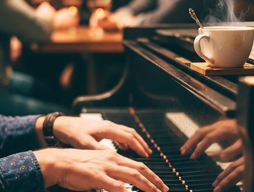 Piano Péntek a Zsolnay Kávézóban