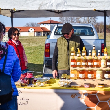 Tóparti Kézműves és Termelői Piac Cegléd